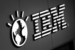 IBM na štátnych zákazkách "zarobilo" 121 806 277 € a štát mu ešte ide pomôcť