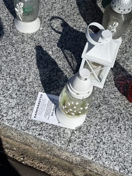 Posledné miesto odpočinku nie je reklamná plocha