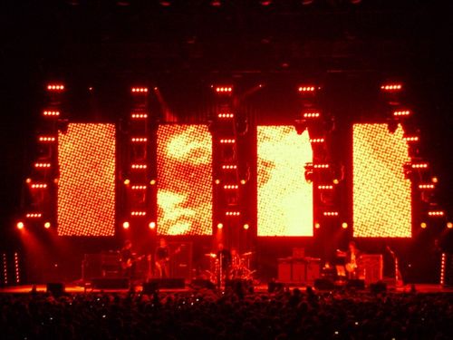 Viedenský koncert Oasis k Dig Out Your Soul Tour